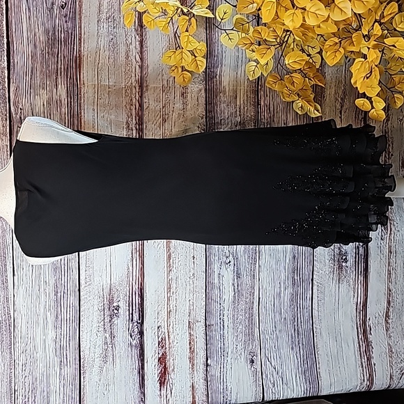 JONES NEW YORK SLEEVELESS BLACK LINED LAYERED BEADED COCKTAIL DRESS - Picture 7 of 13